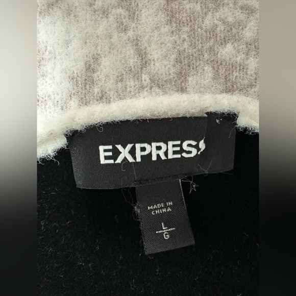 Women’s Express V-Neck Snake Skin Oversized Sweater-Size L - Picture 8 of 9